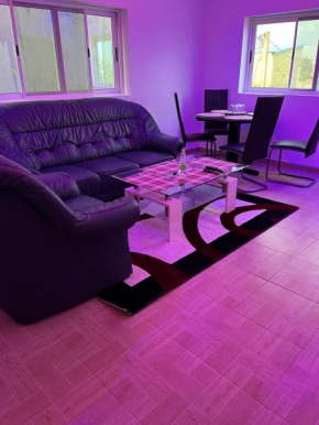 Loft moderne d'une pièce sur la plage de Fidjrosse
